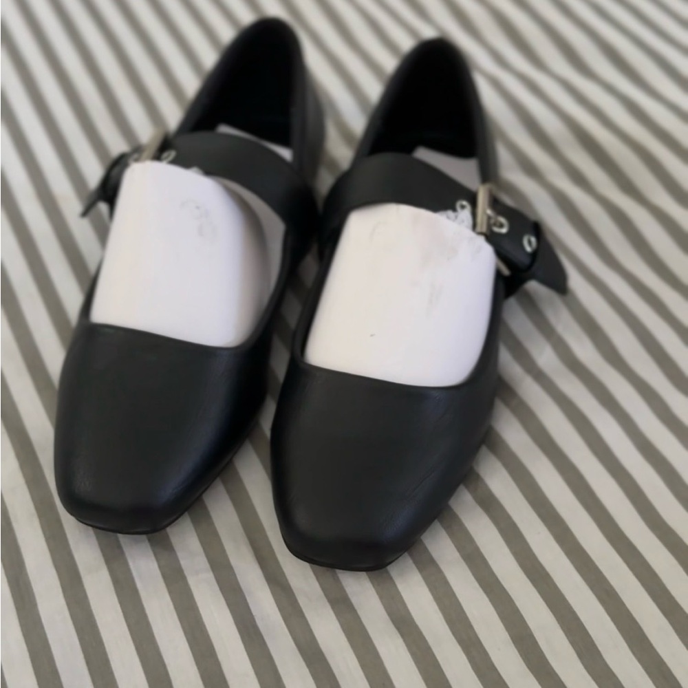 DV by Dolce Vita Black Strap Flats - Picture 3 of 3